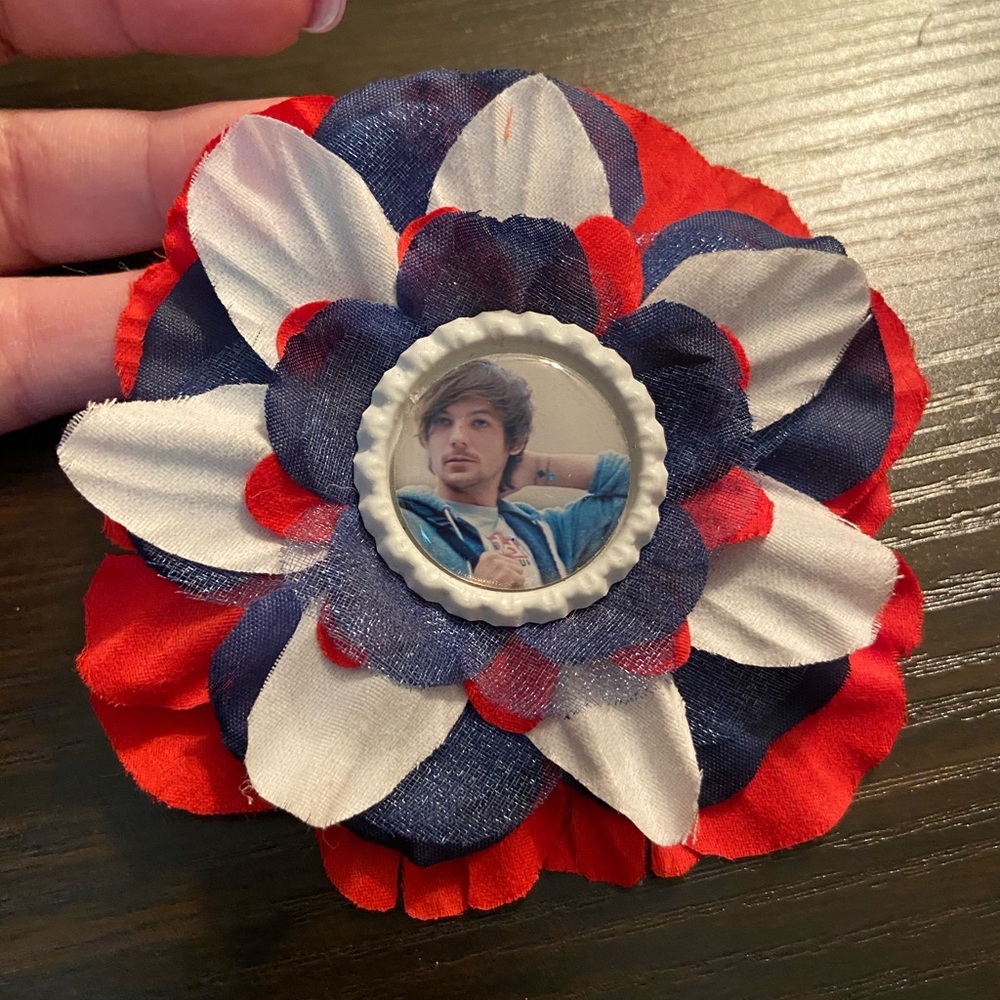 Louis hair flower
